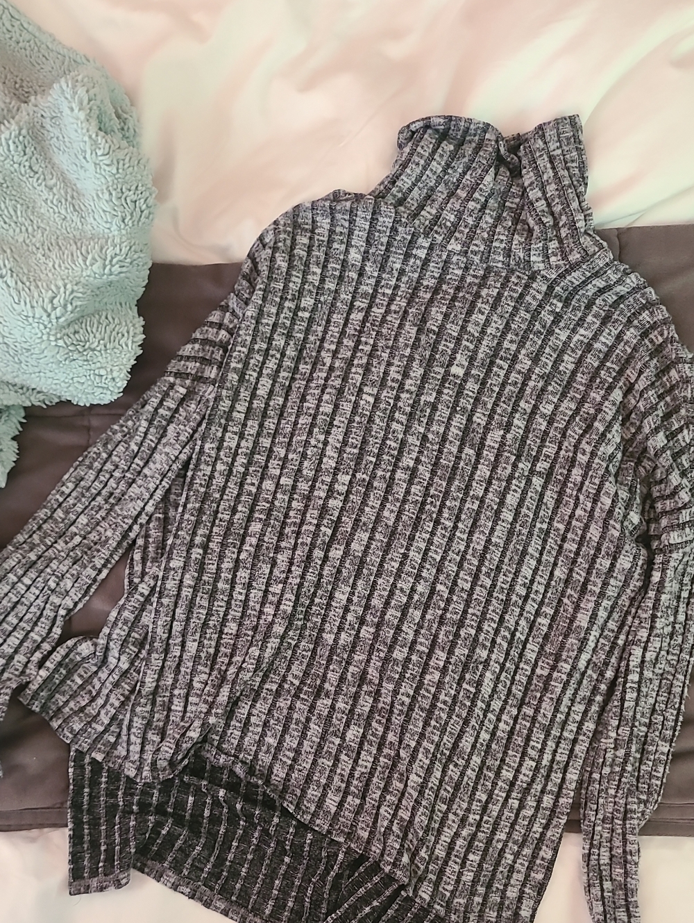 American Eagle Outfitters Ribbed Mock Neck Sweater - Black & Gray